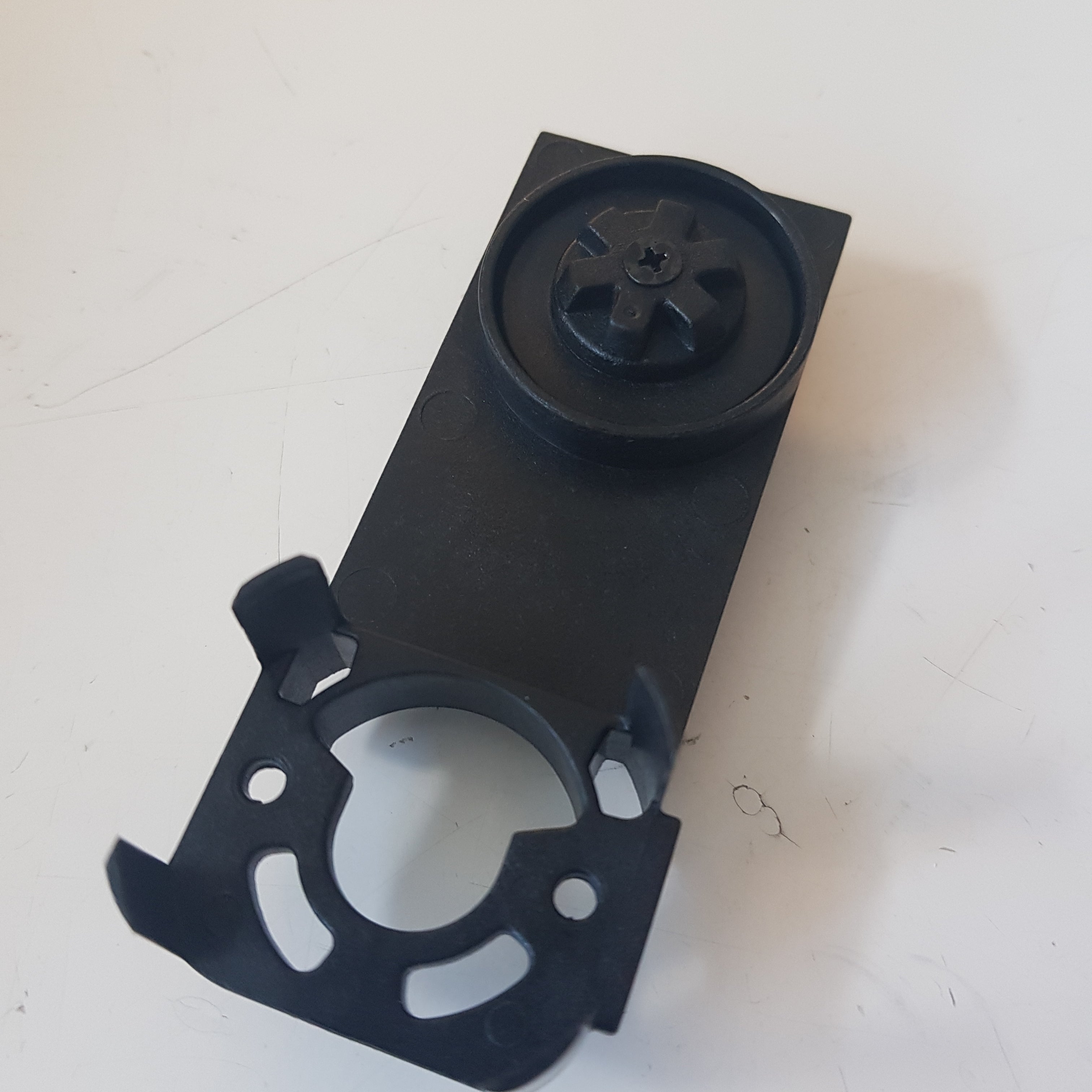 Braccio di sostegno spazzola lato motore scopa elettrica Black+Decker BDPSE1815P BLACK+DECKER