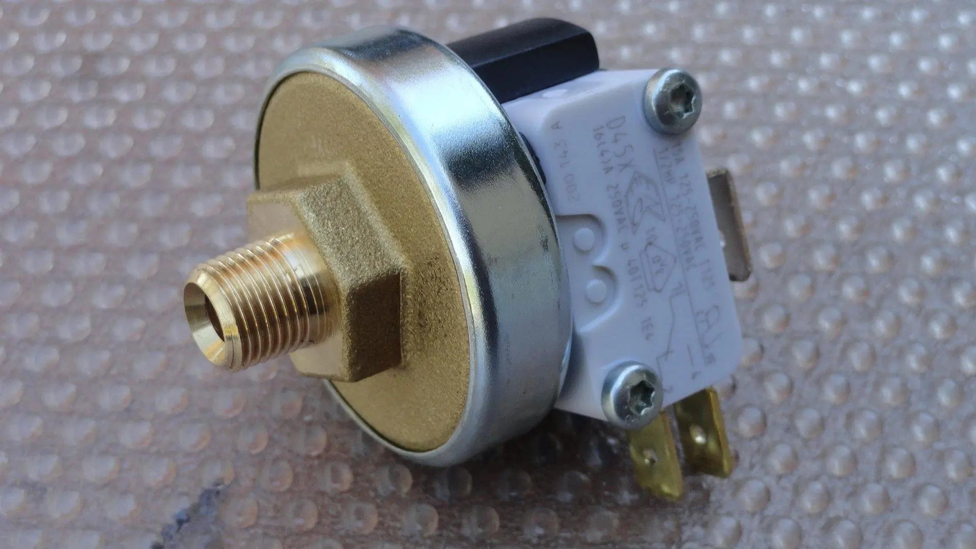 Pressostato per compressore d'aria 95 – 125 psi, porta singola Pressostato per compressore d'aria 95 – 125 psi, porta singola