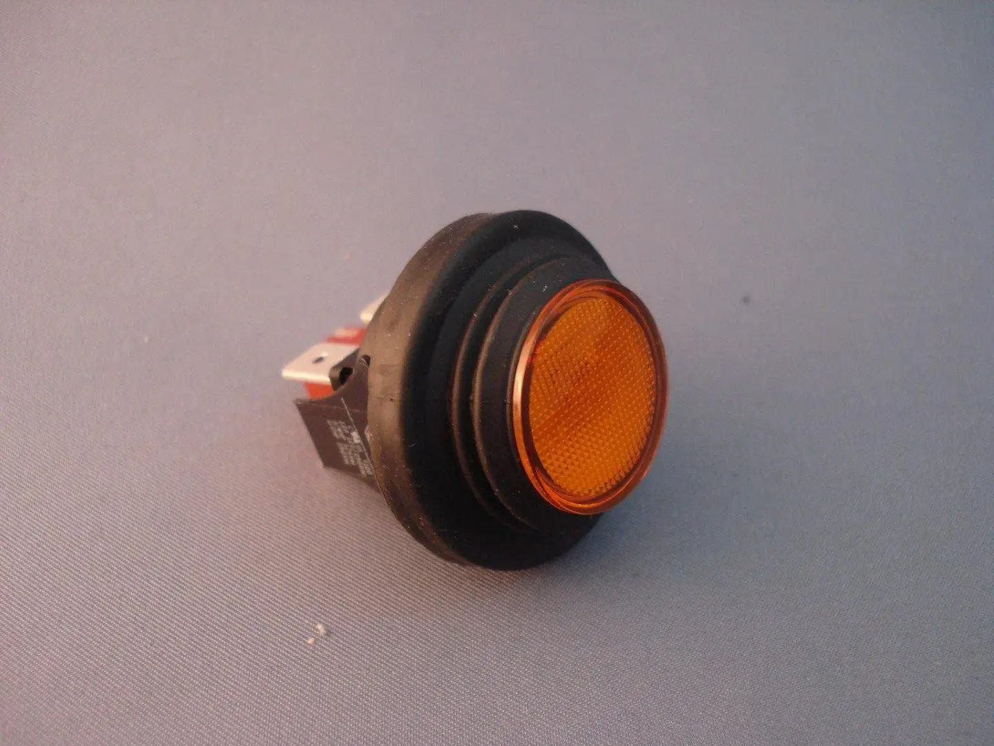 Interruttore bipolare luminoso rosso 22x30mm 16a con Interruttore bipolare luminoso rosso 22x30mm 16a con